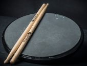 Hoe moet je drumstokken vasthouden?