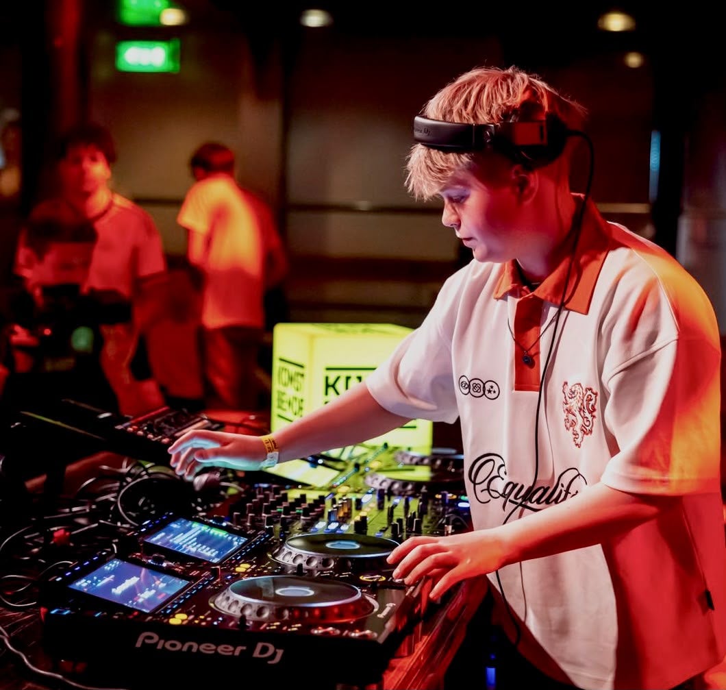 DjDjary aux platines