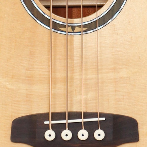 8. Van wat voor hout moet het bovenblad gemaakt zijn?