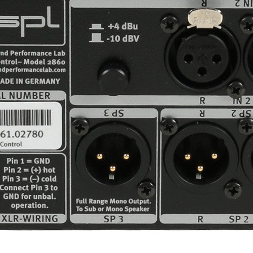 Puis-je relier un caisson de basses sur un contrôleur de monitoring ?