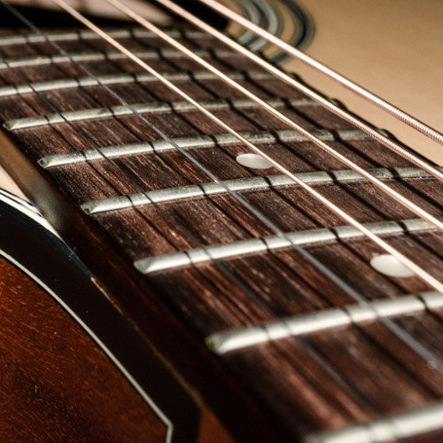 Quelles cordes pour une guitare folk ?