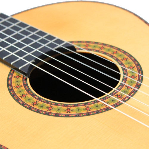 Quels sont les avantages d’une table en bois massif ?